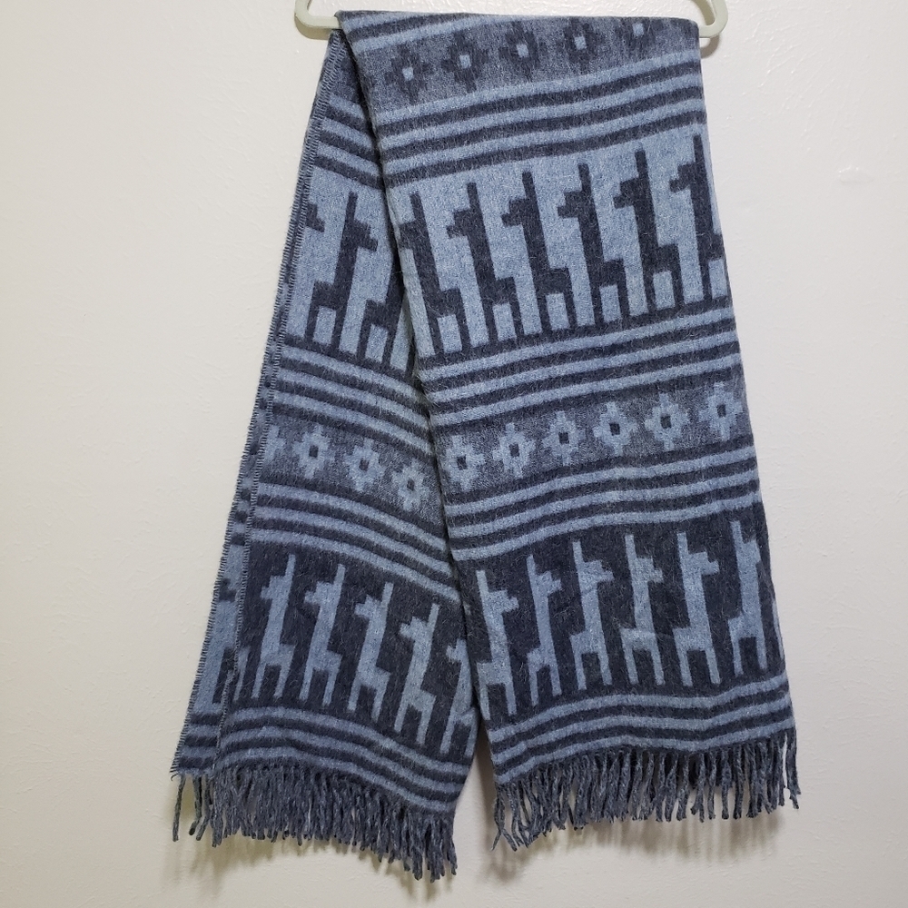 TUMI Alpaca Wool Throw Blanket  Alpaca Design (Blue)